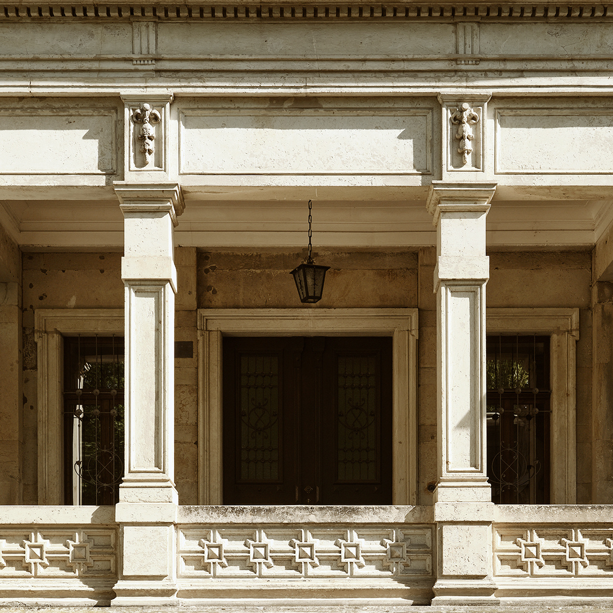 Villa Waldpark, Dresden – entrance portico, photograph